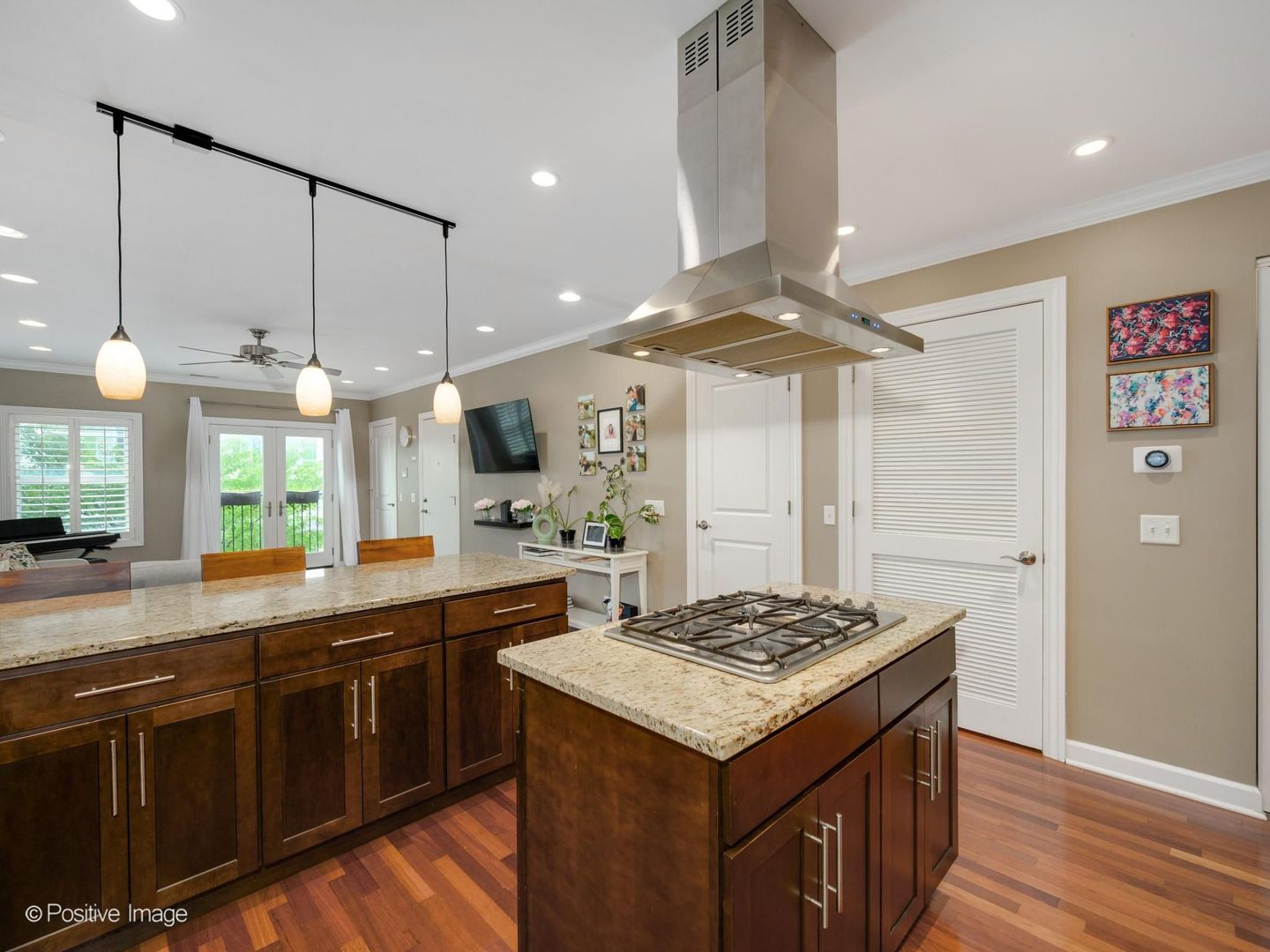 2849 N ASHLAND Avenue Unit: 2S
