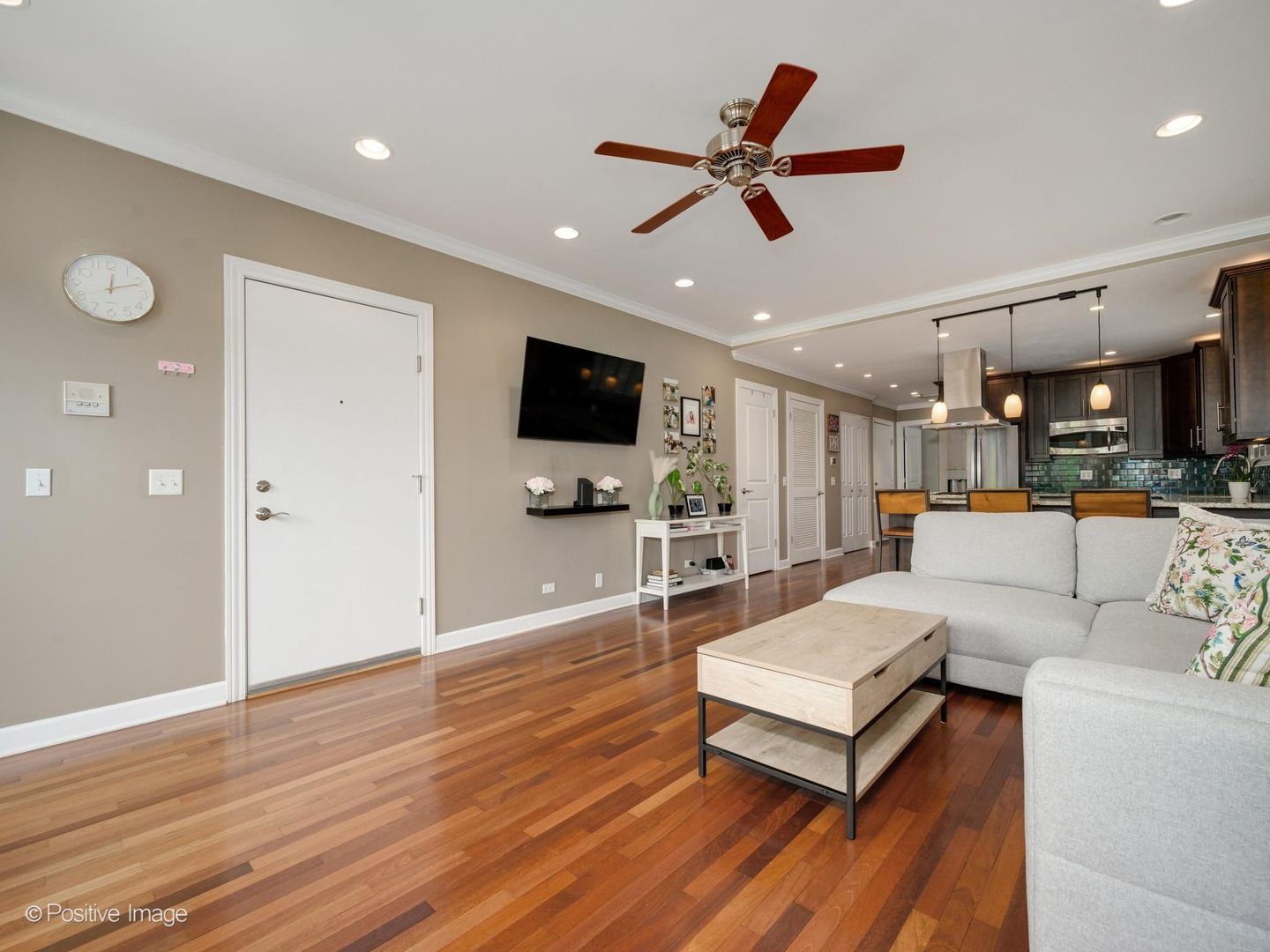 2849 N ASHLAND Avenue Unit: 2S