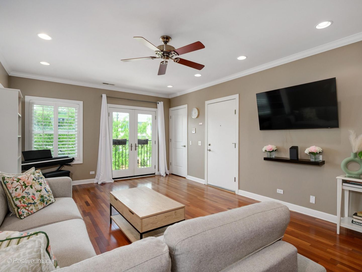 2849 N ASHLAND Avenue Unit: 2S