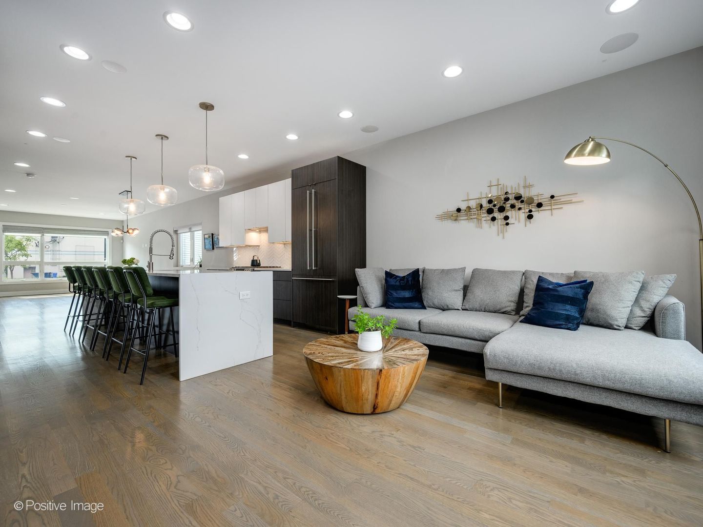 2544 W Warren Boulevard