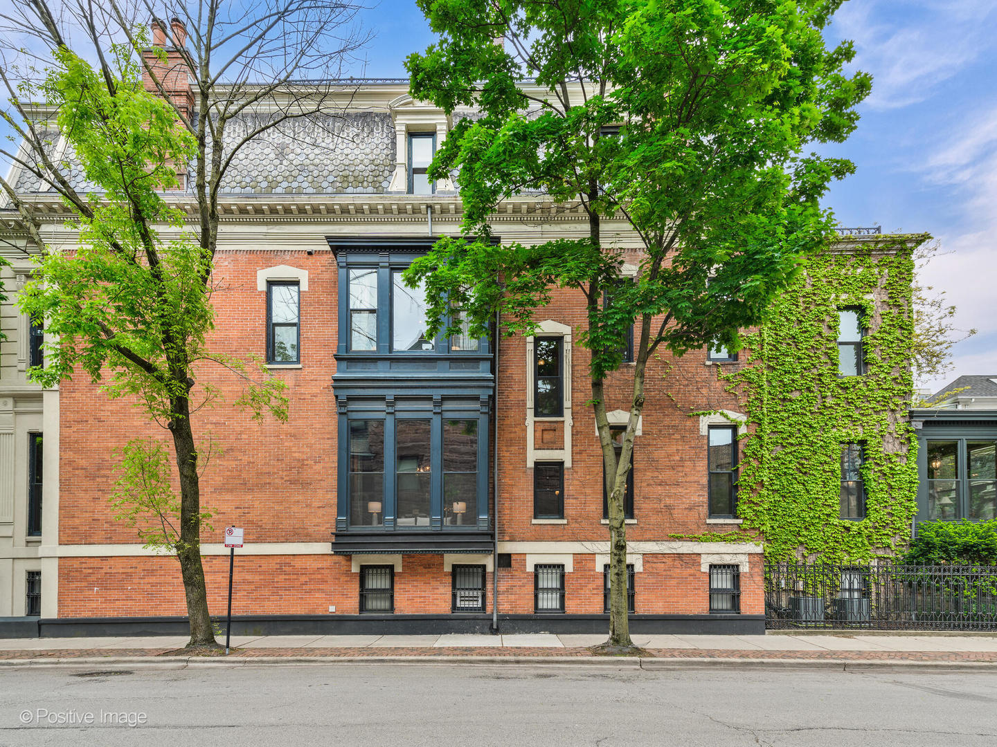 1454 N Dearborn Street