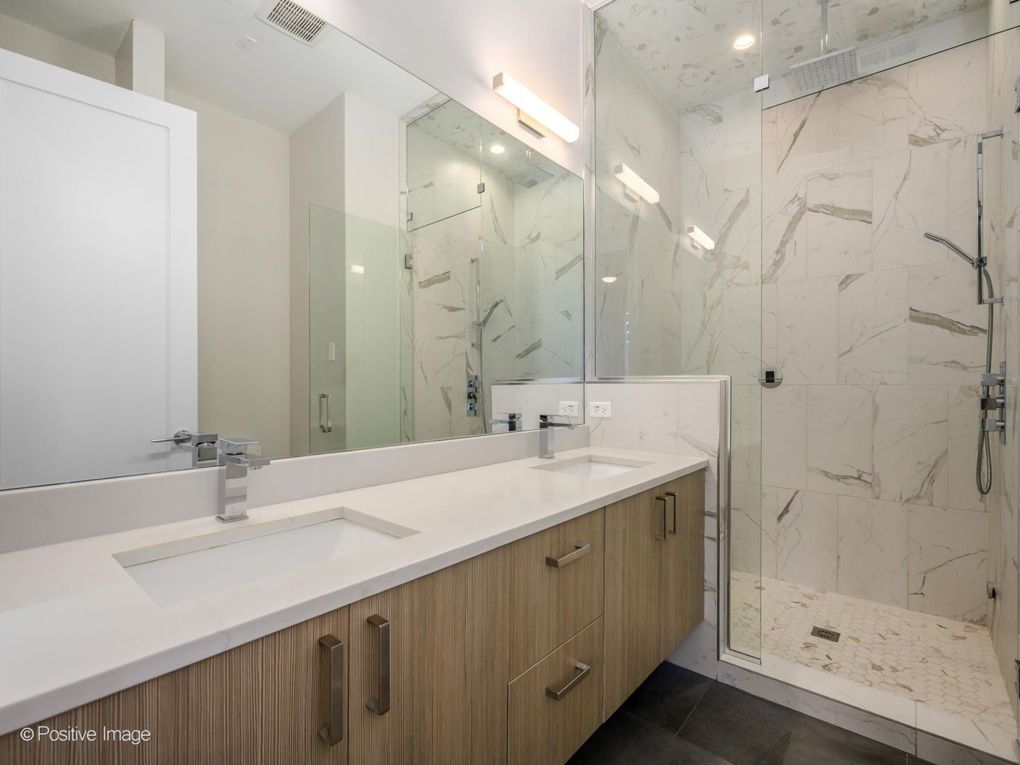 1504 W Walton Street Unit: 3