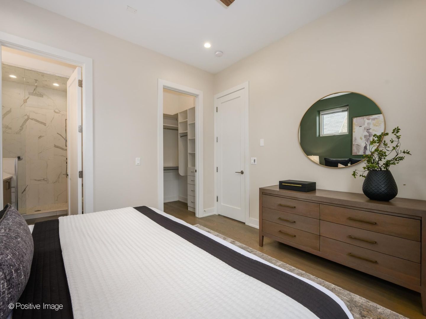 1504 W Walton Street Unit: 3