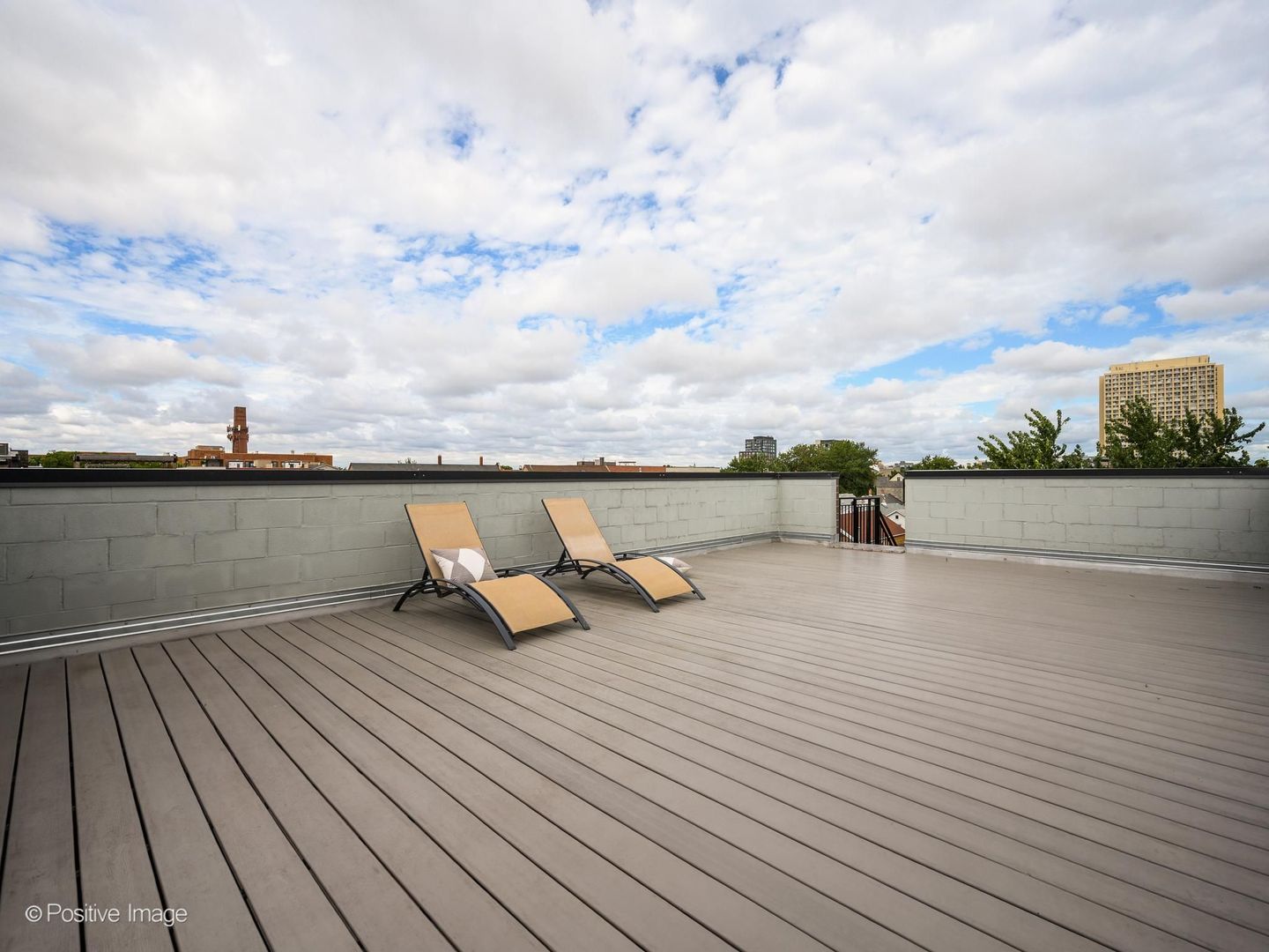1504 W Walton Street Unit: 3