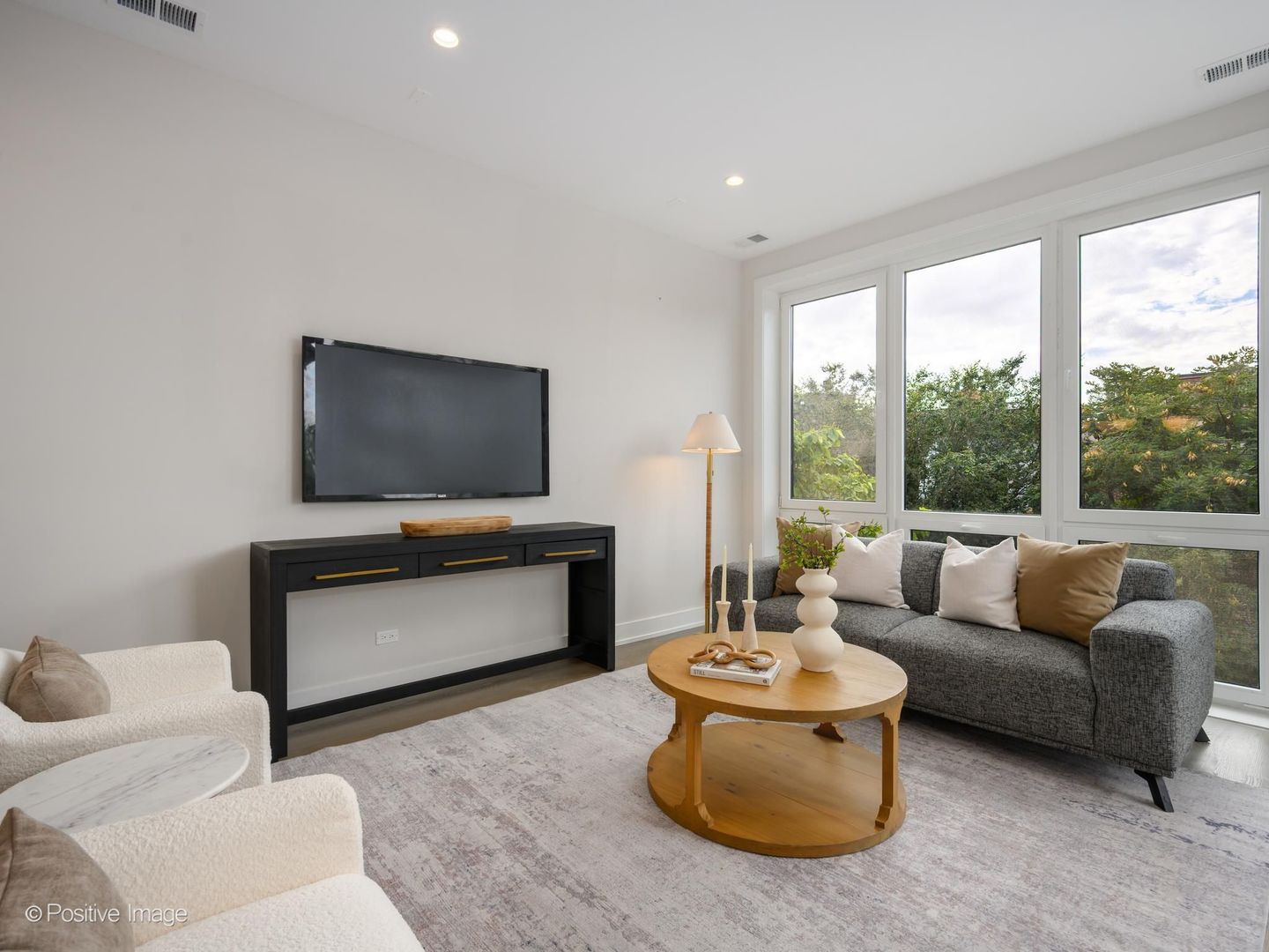 1504 W Walton Street Unit: 3