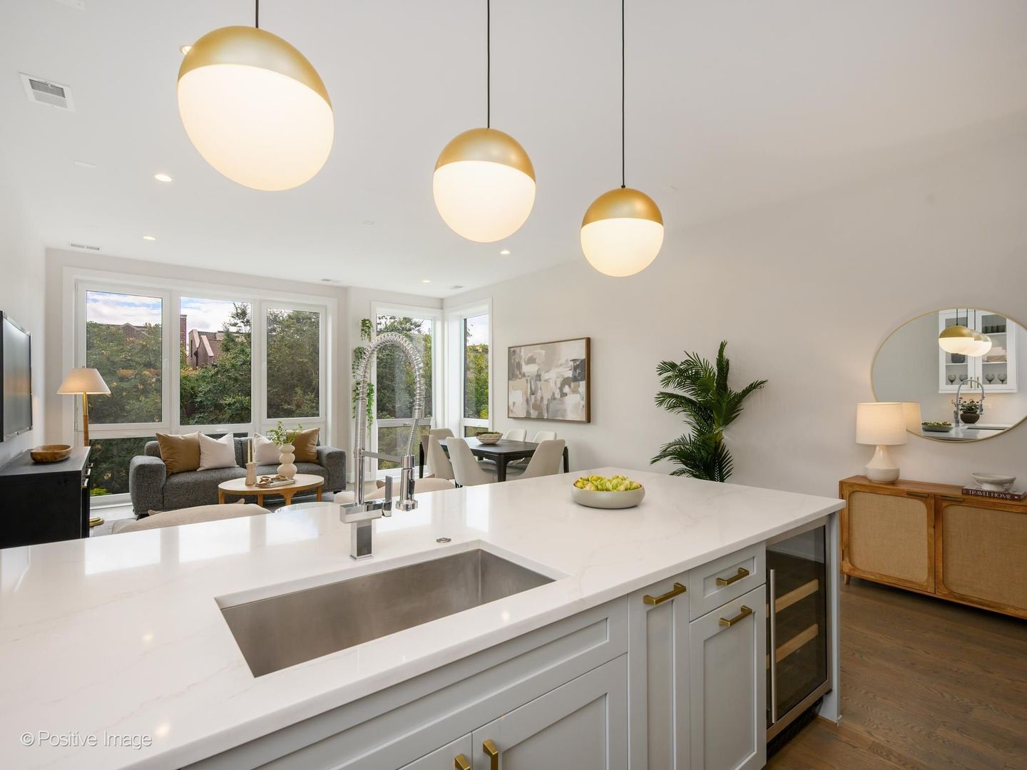1504 W Walton Street Unit: 3
