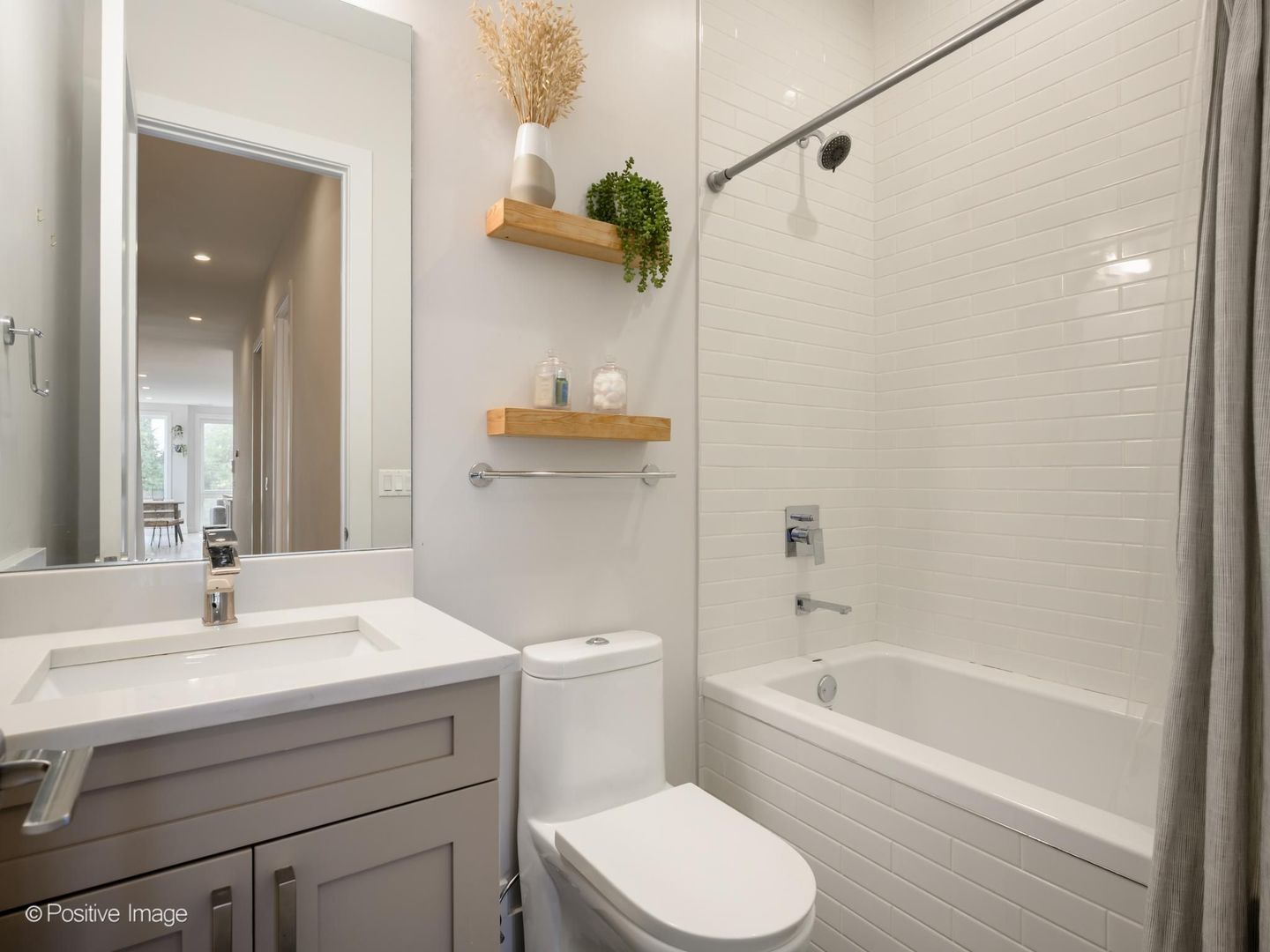 1504 W Walton Street Unit: 3