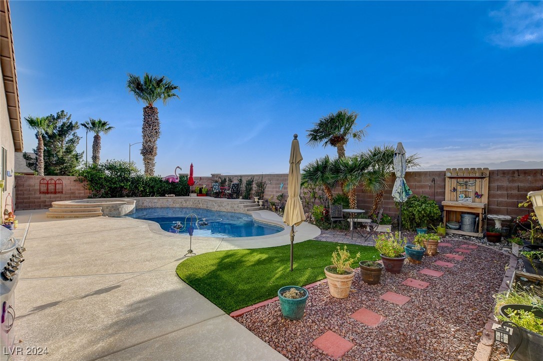 8909 Adobe Grande Street