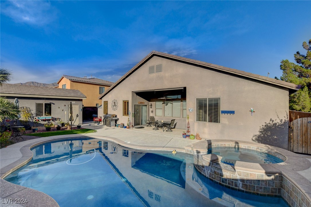 8909 Adobe Grande Street