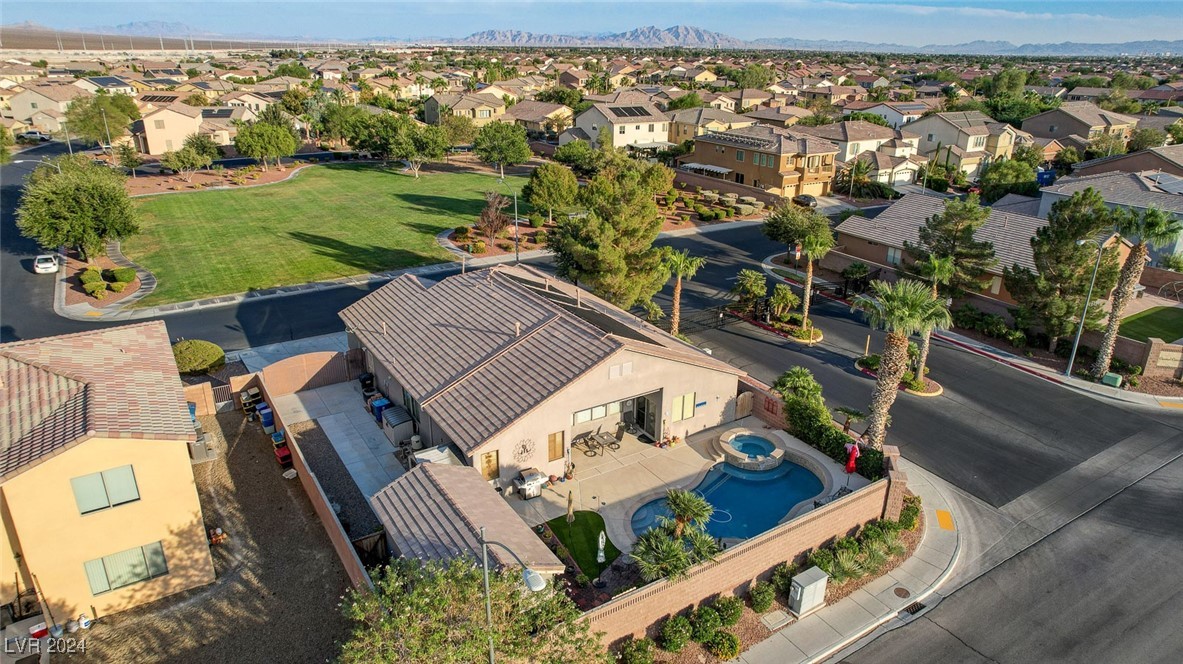 8909 Adobe Grande Street