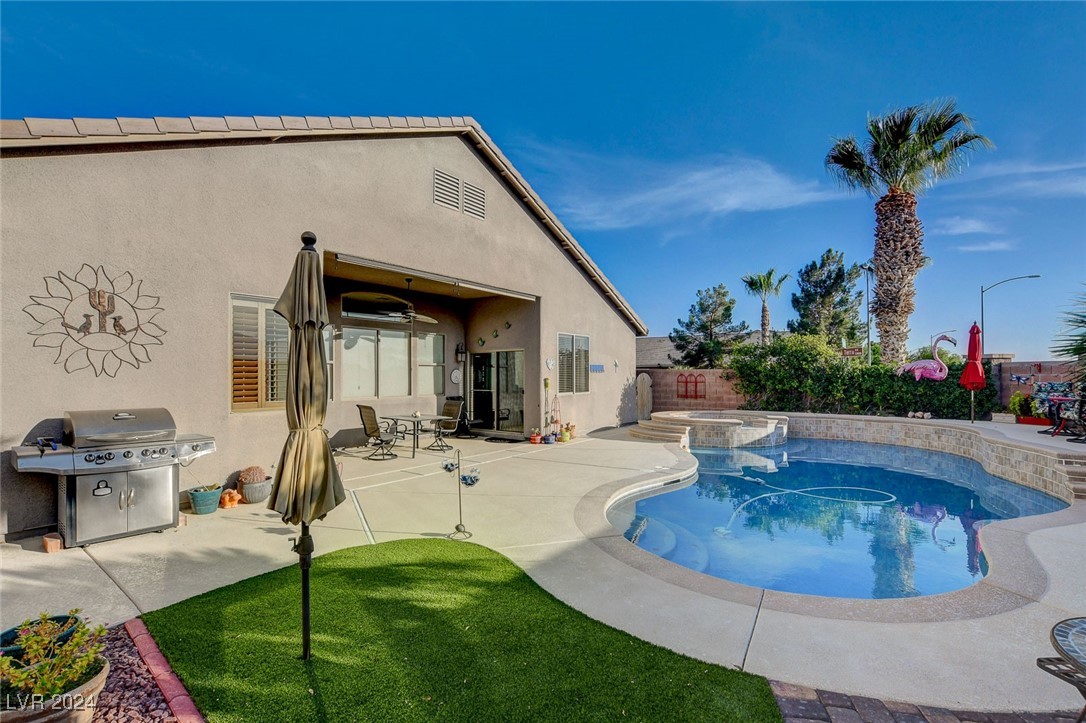 8909 Adobe Grande Street