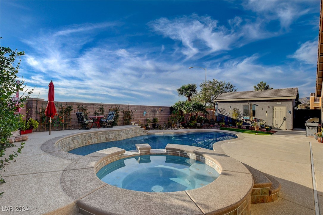 8909 Adobe Grande Street