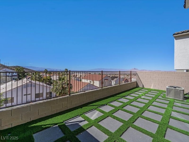 370 Rosefinch Street