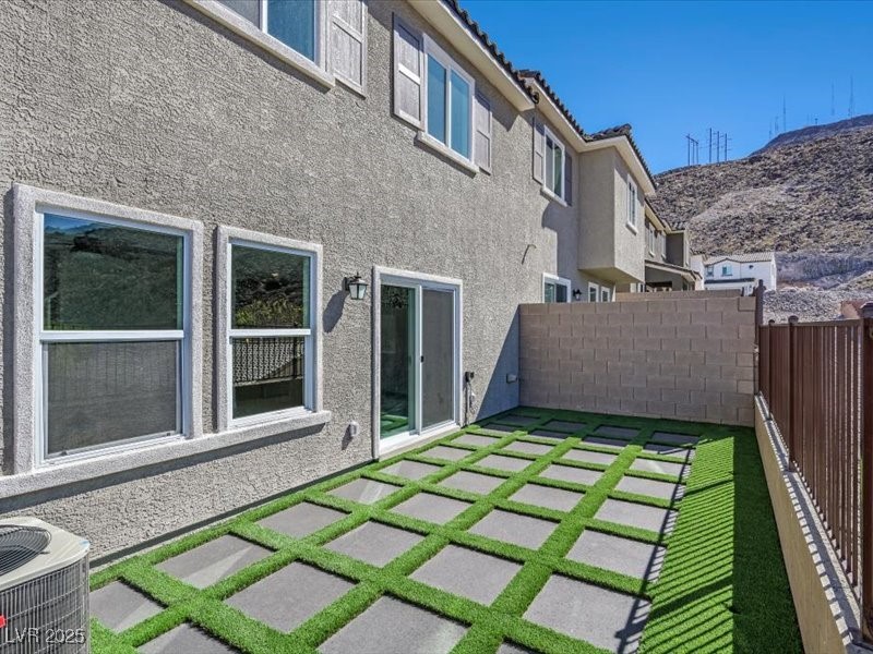 370 Rosefinch Street