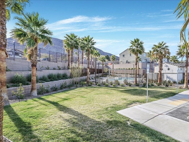 370 Rosefinch Street