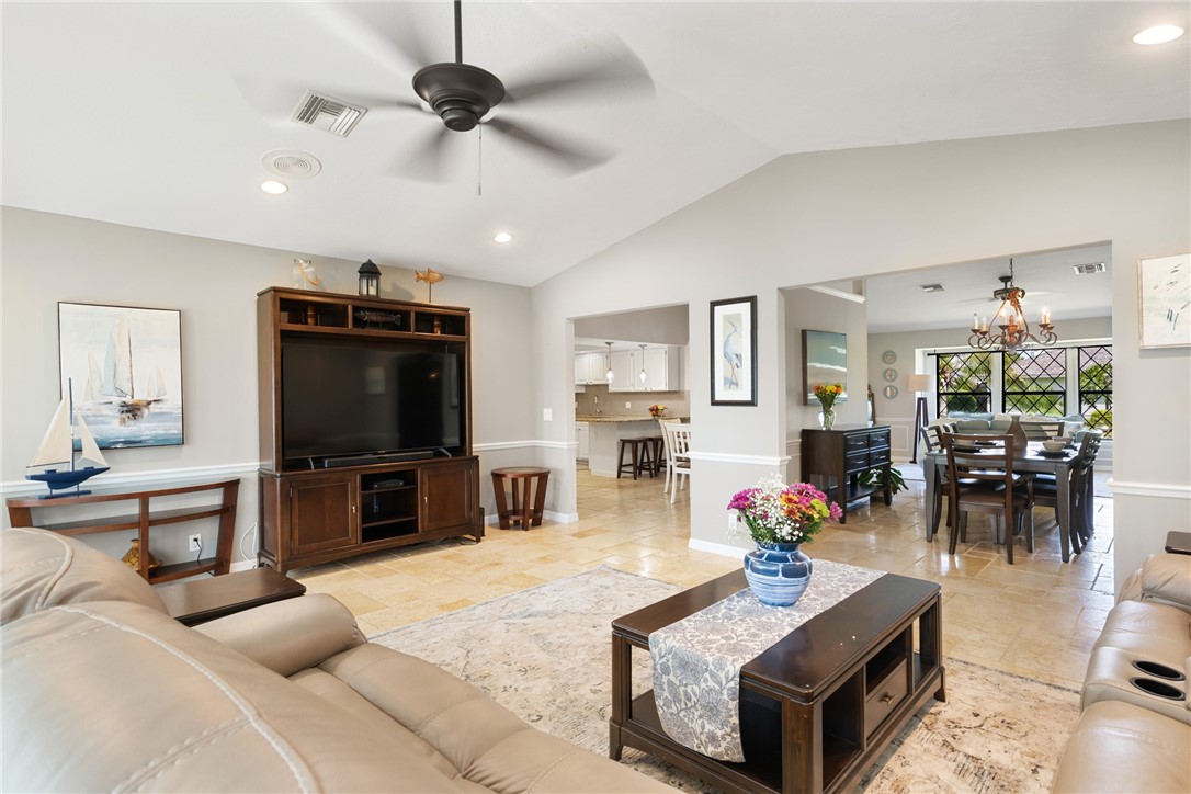 795 Fox Run SW
