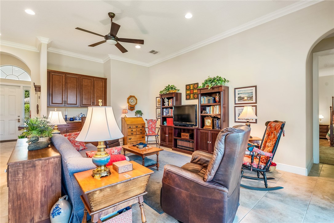 6104 Graysen Square