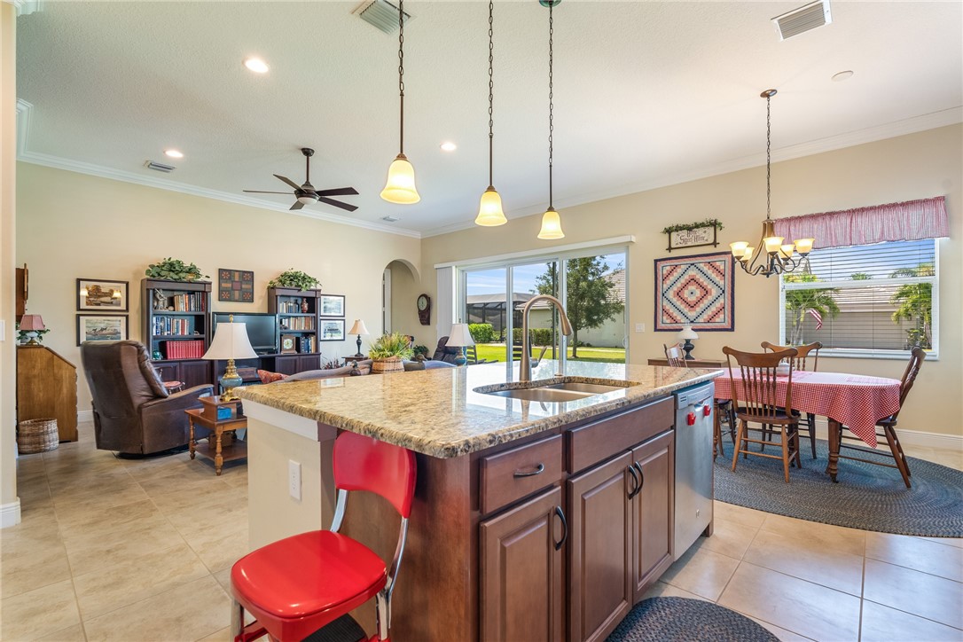 6104 Graysen Square