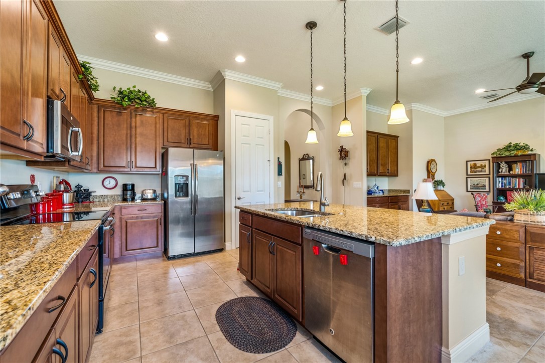 6104 Graysen Square