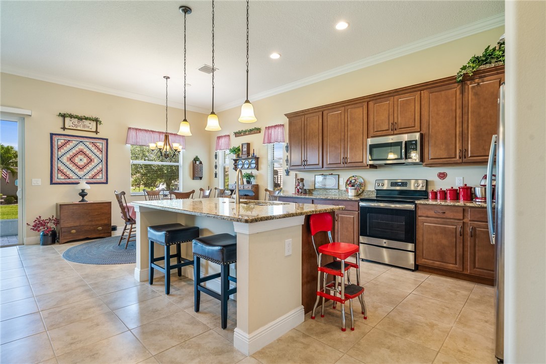 6104 Graysen Square