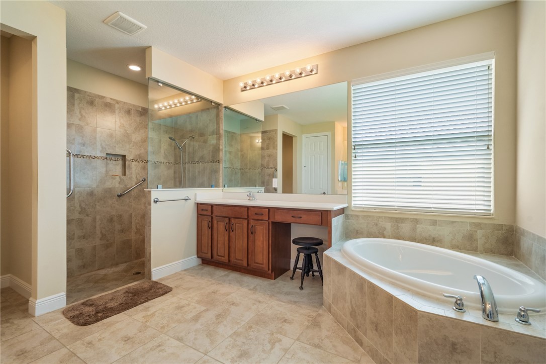 6104 Graysen Square