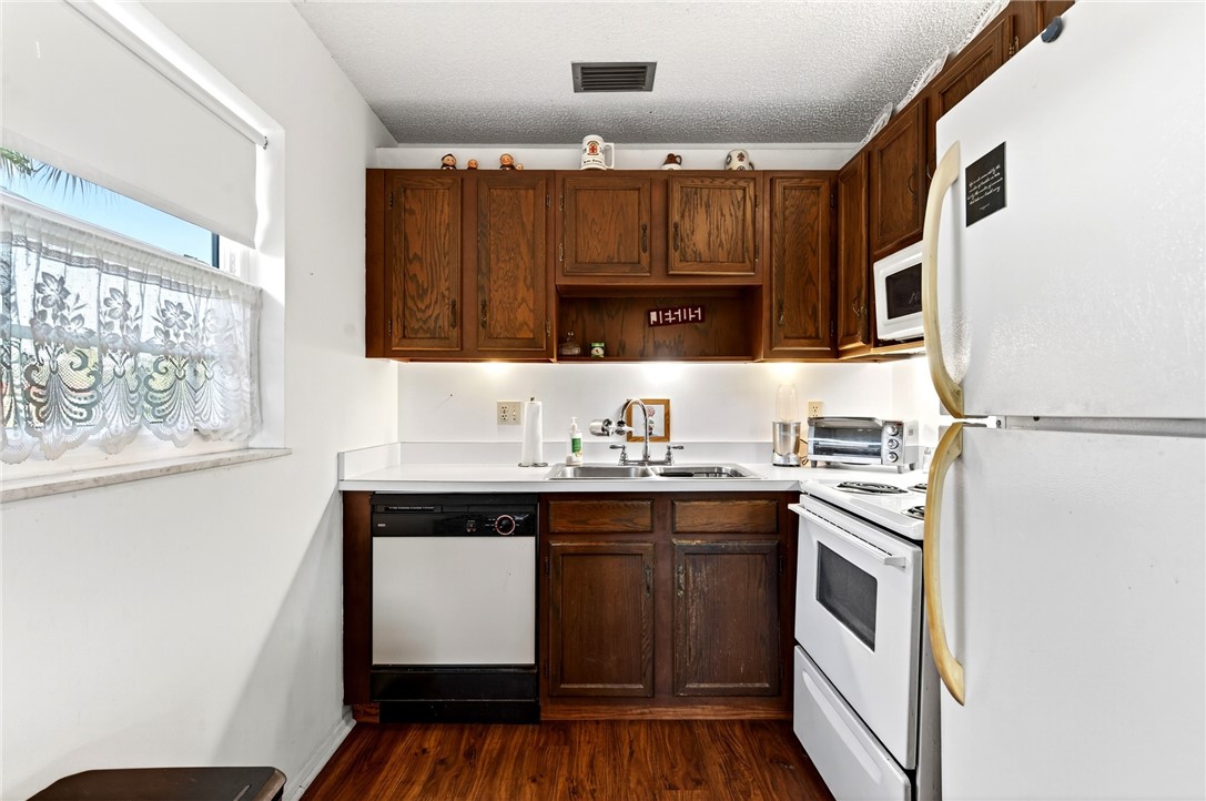 108 springlake Drive 203