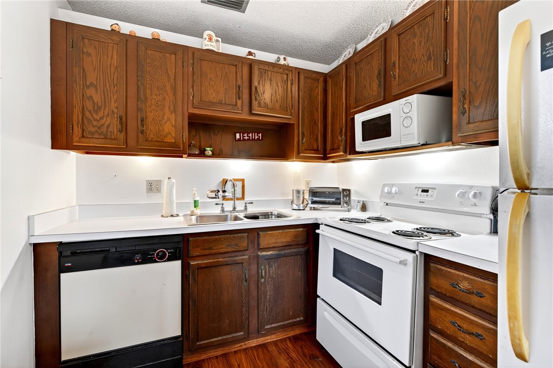 108 springlake Drive 203