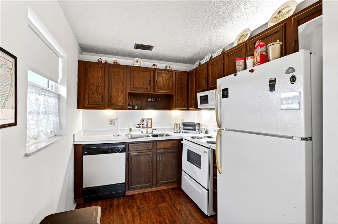 108 springlake Drive 203