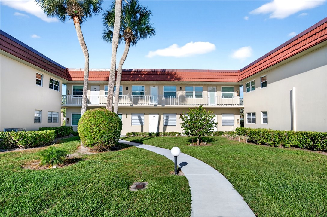 108 springlake Drive 203