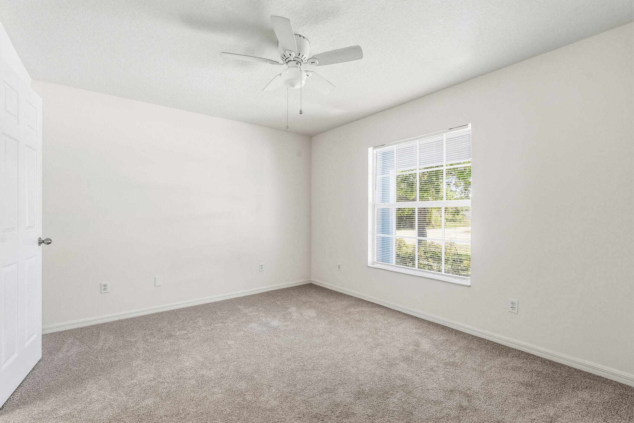 204 SW 14th St Street SW 1