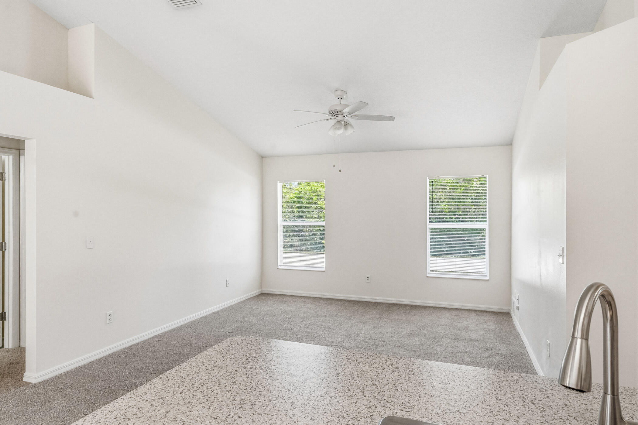 204 SW 14th St Street SW 1