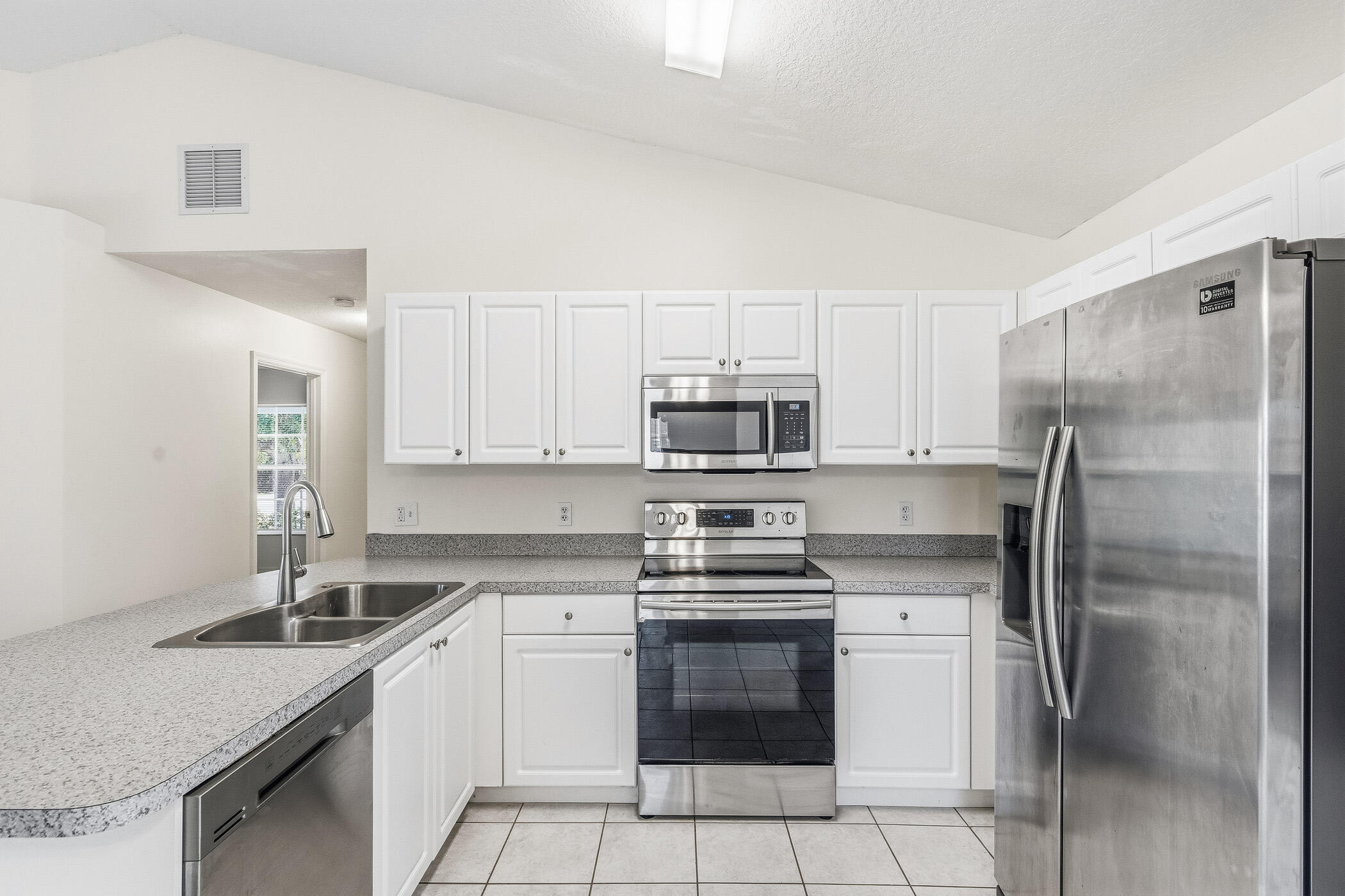 204 SW 14th St Street SW 1