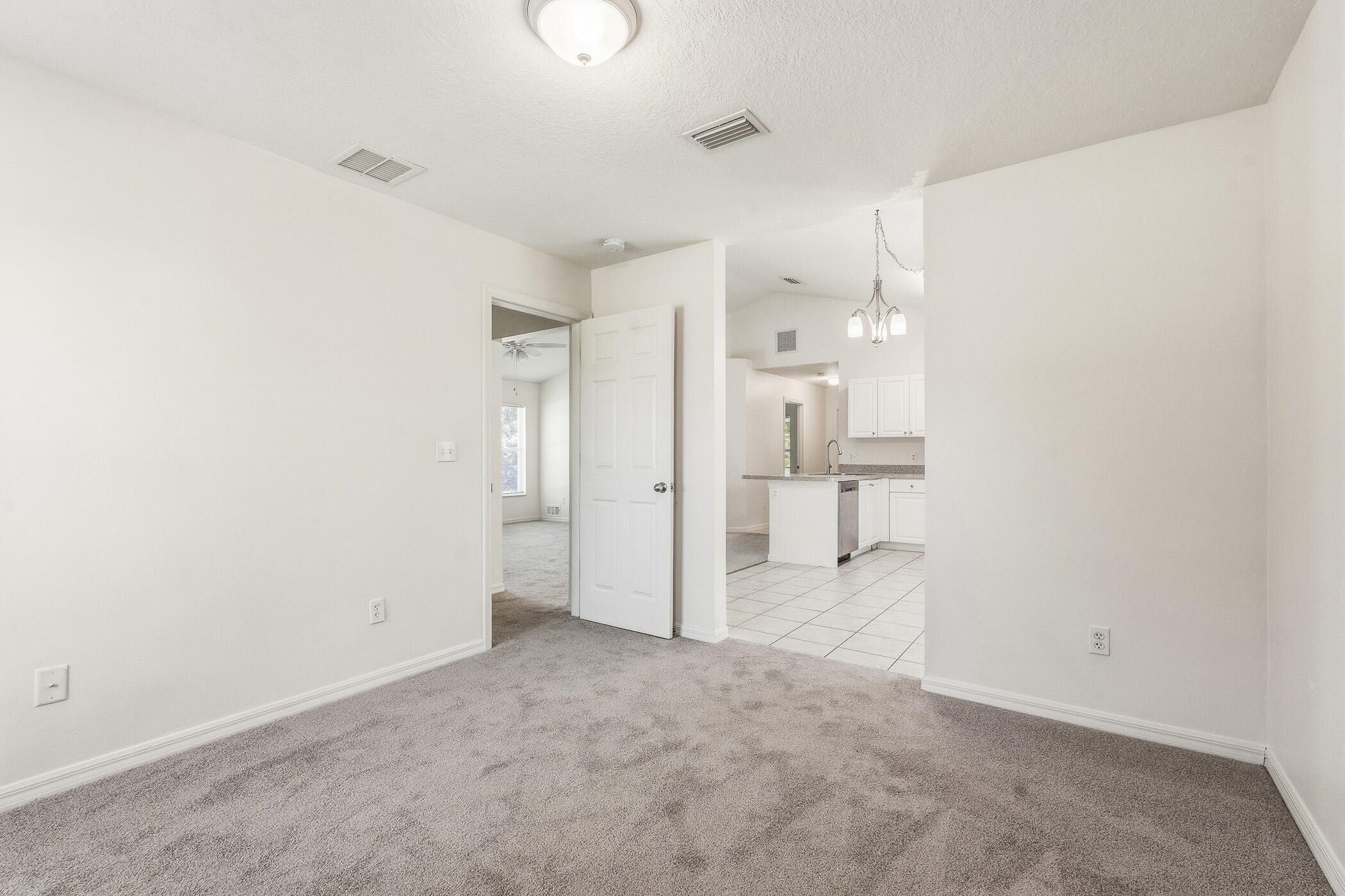 204 SW 14th St Street SW 1