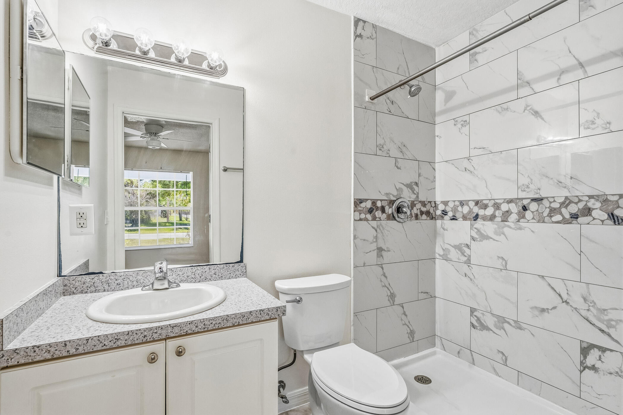 204 SW 14th St Street SW 1