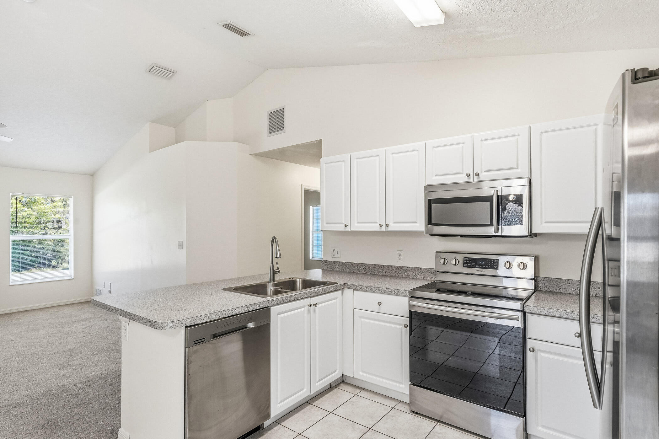 204 SW 14th St Street SW 1