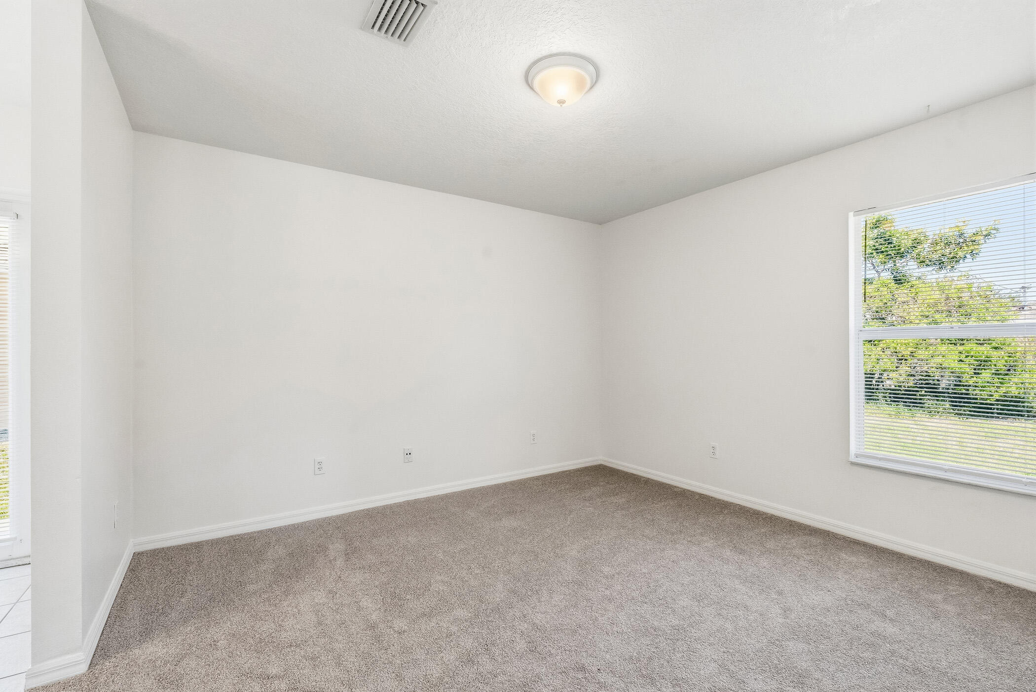 204 SW 14th St Street SW 1