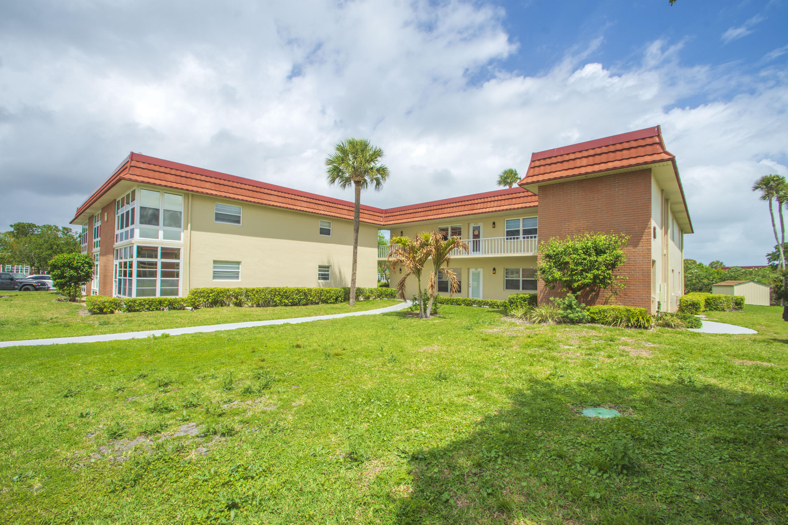 66 Woodland Drive 204