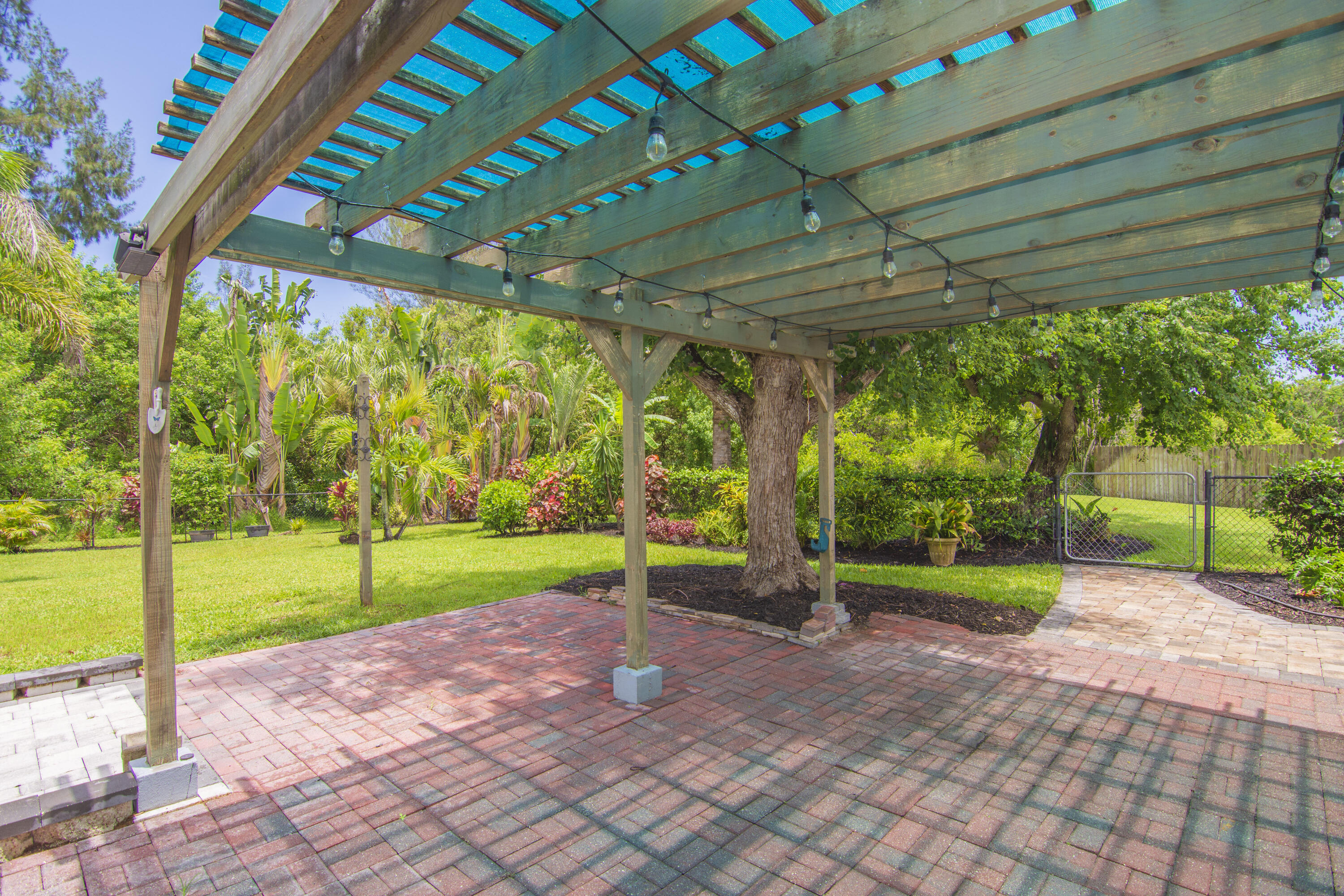 320 W FOREST Trail