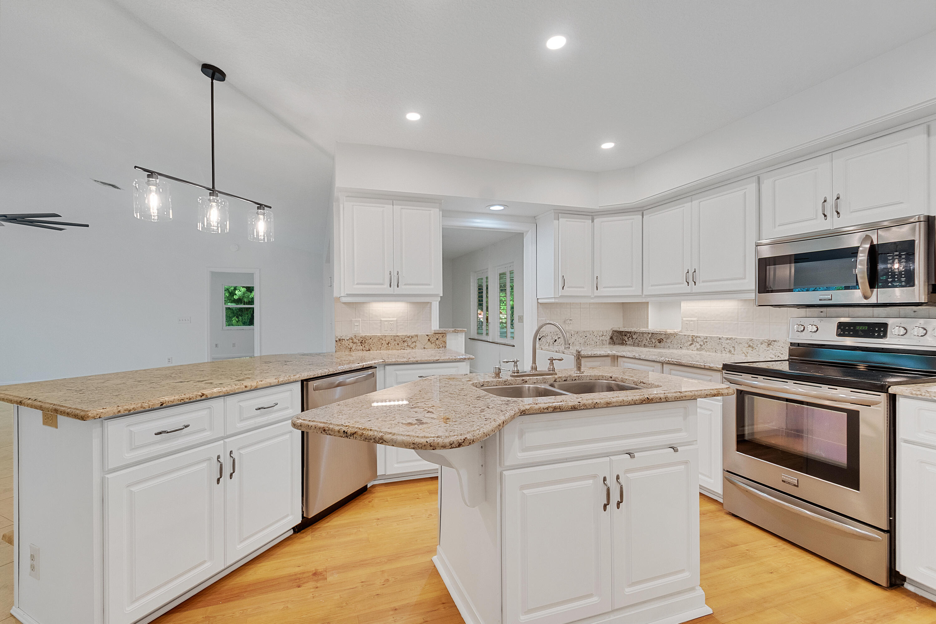 320 W FOREST Trail