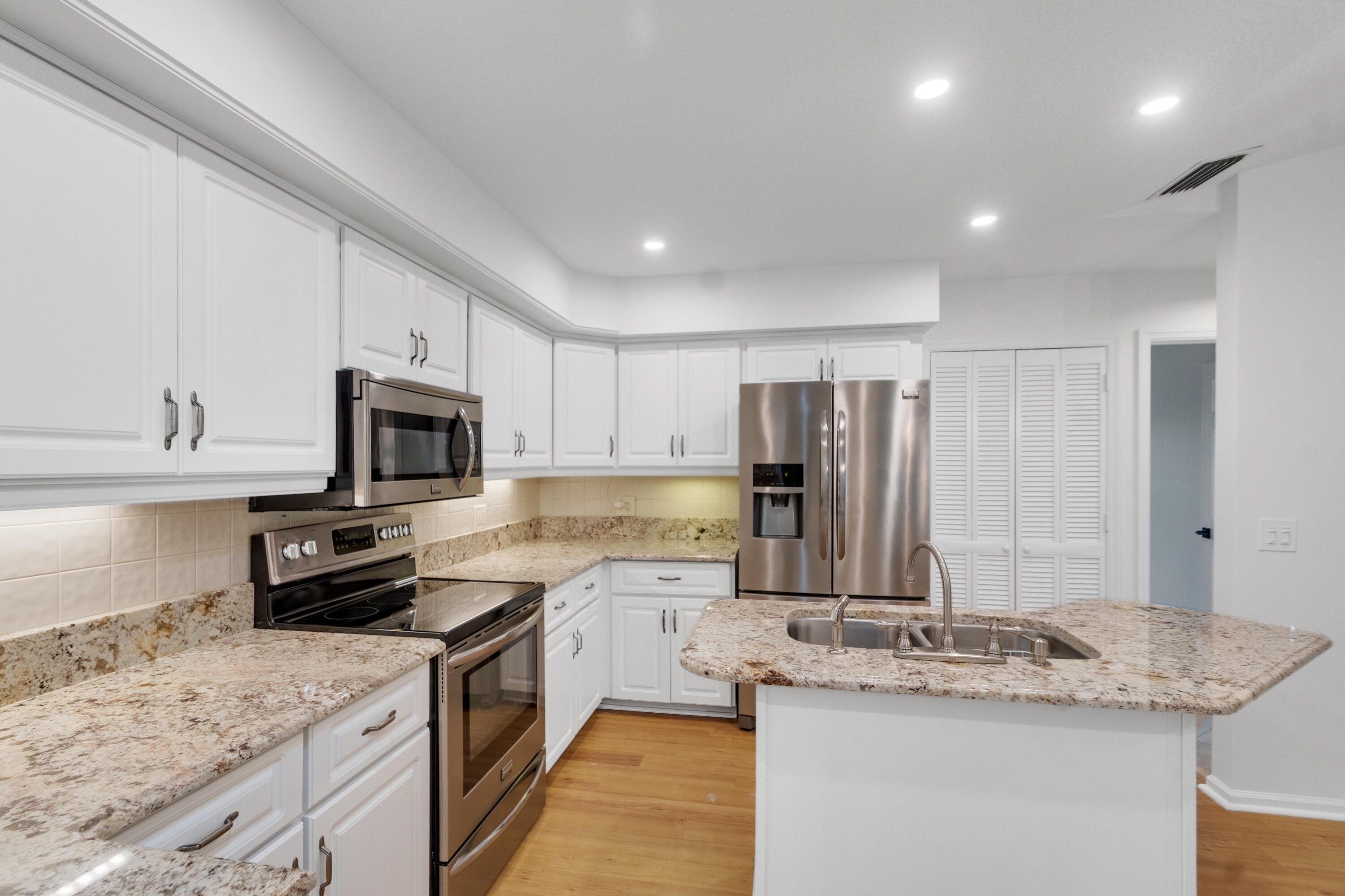 320 W FOREST Trail
