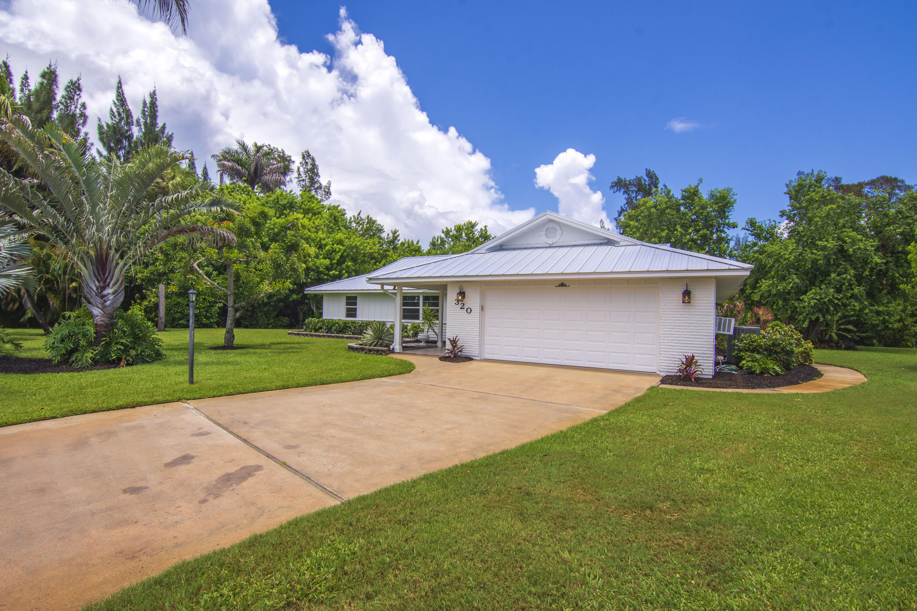 320 W FOREST Trail