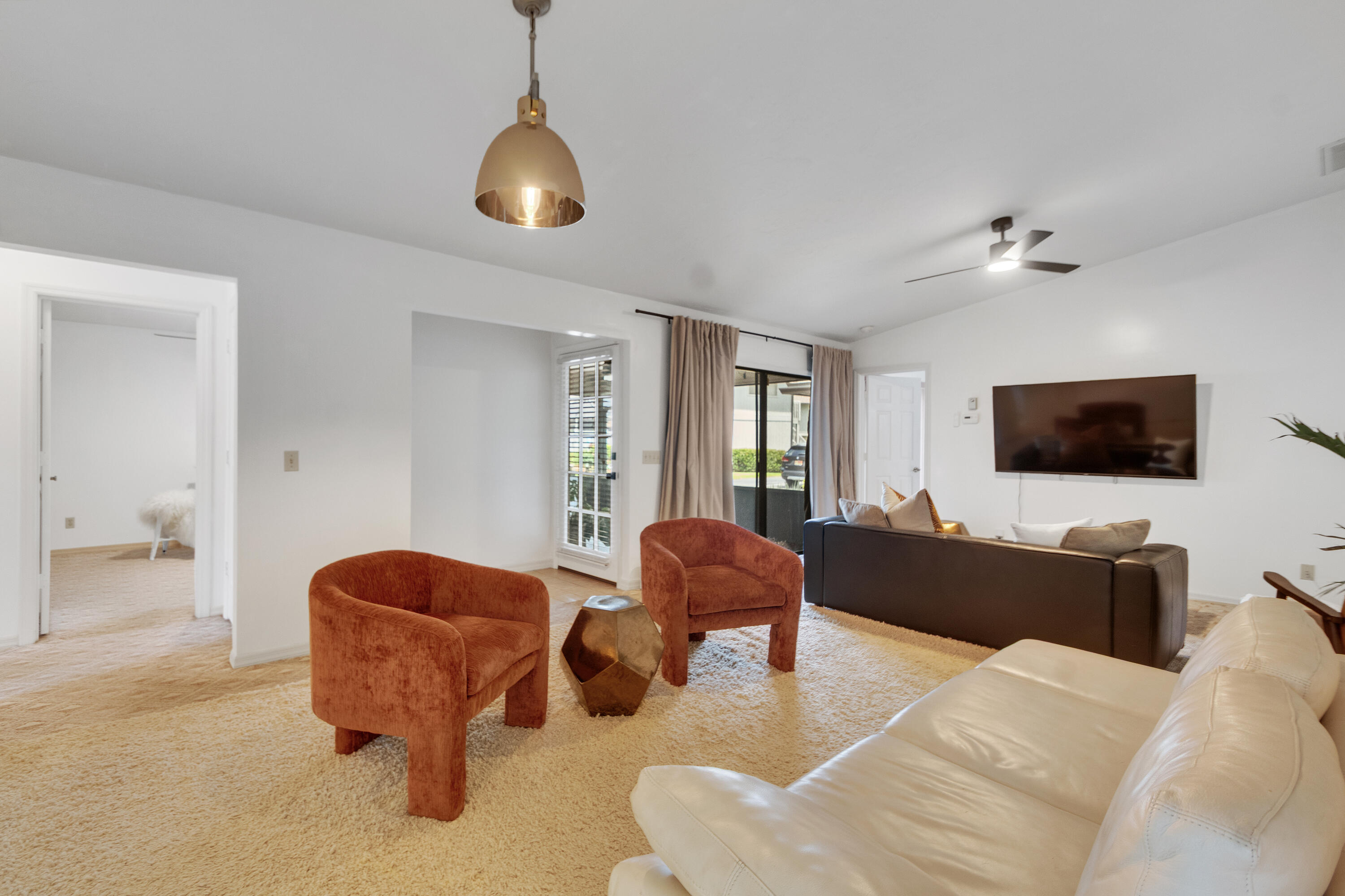 646 CENTRE SW 102