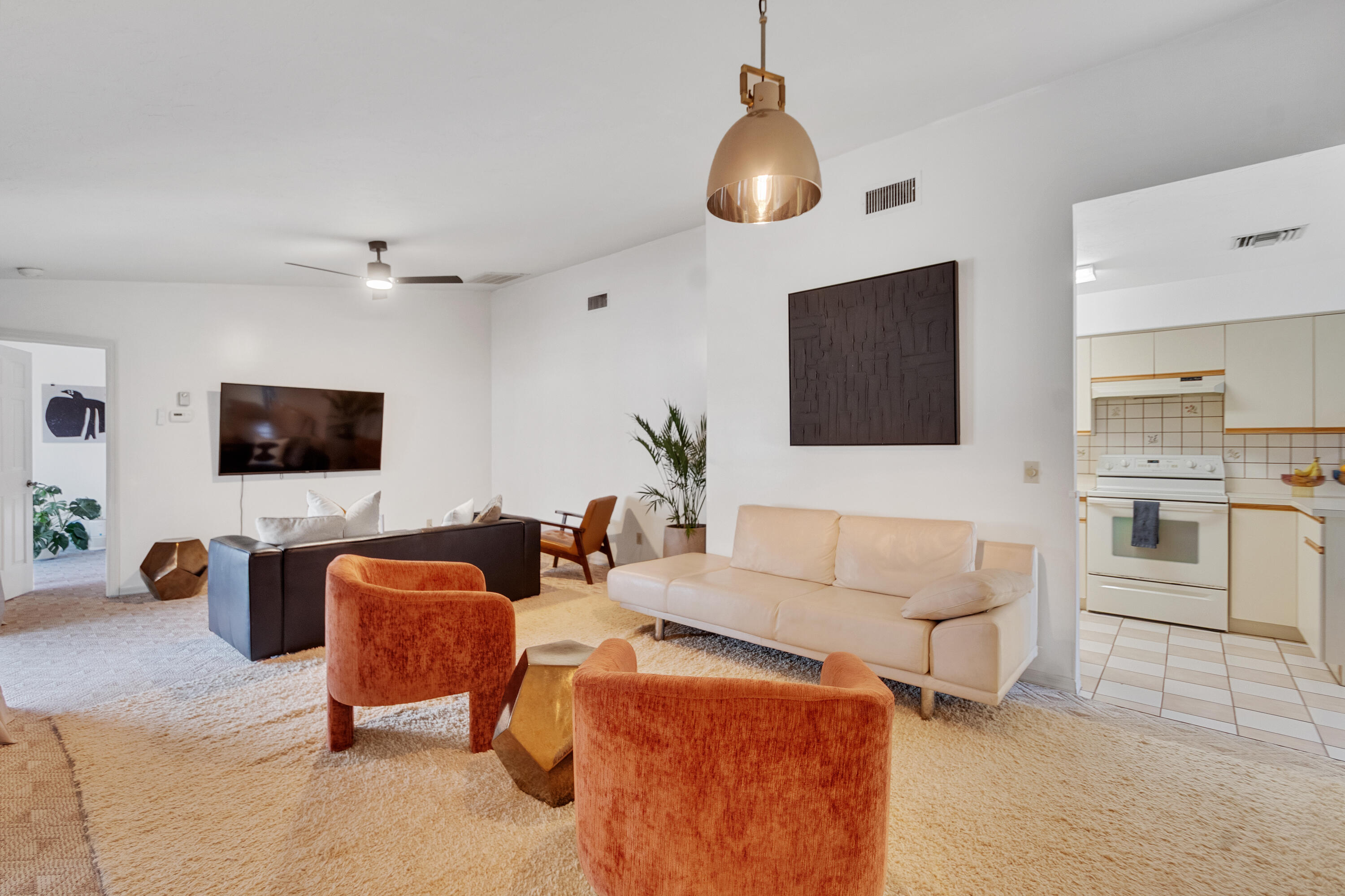 646 CENTRE SW 102