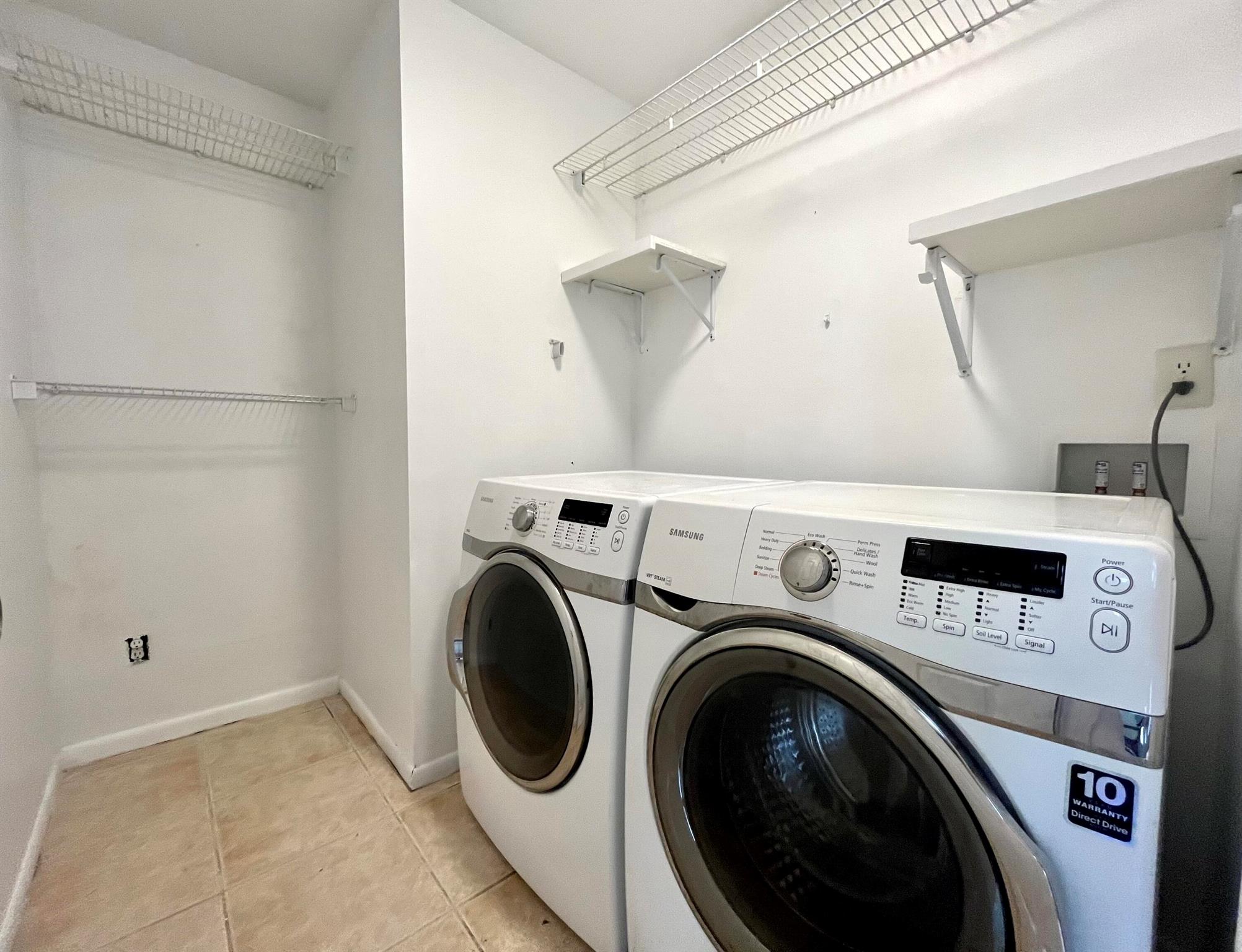 1441 W 56th Sq Square W