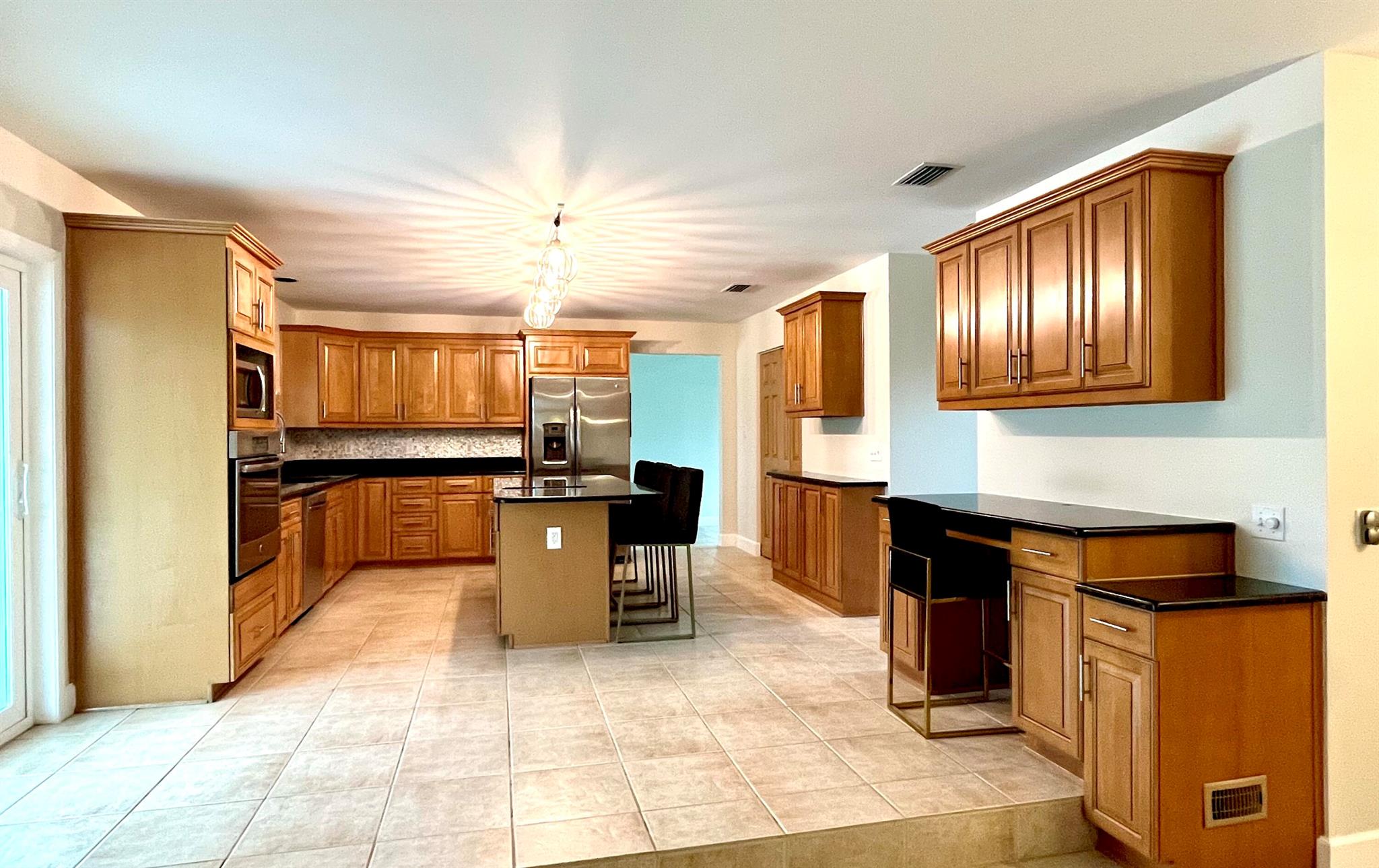 1441 W 56th Sq Square W