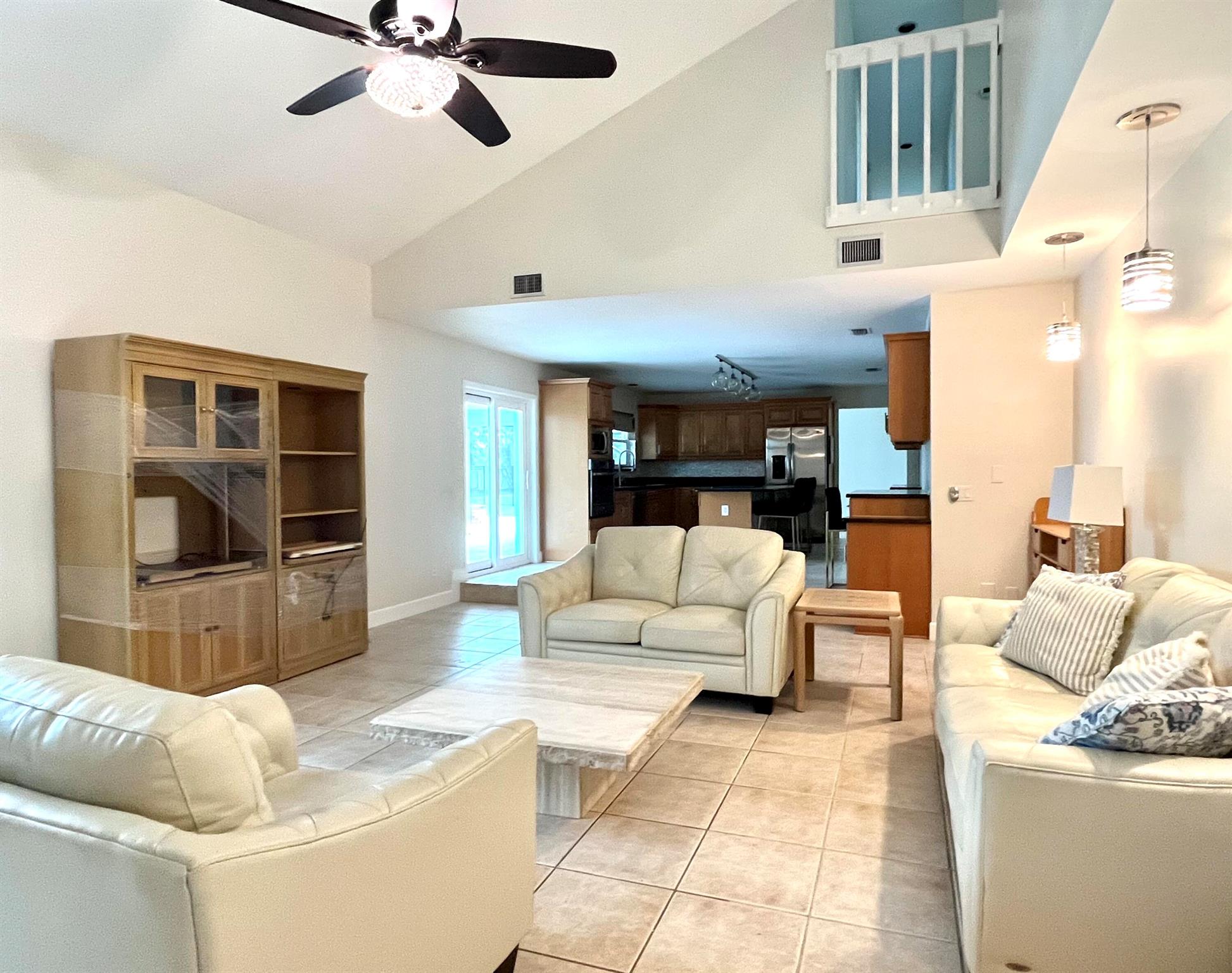 1441 W 56th Sq Square W