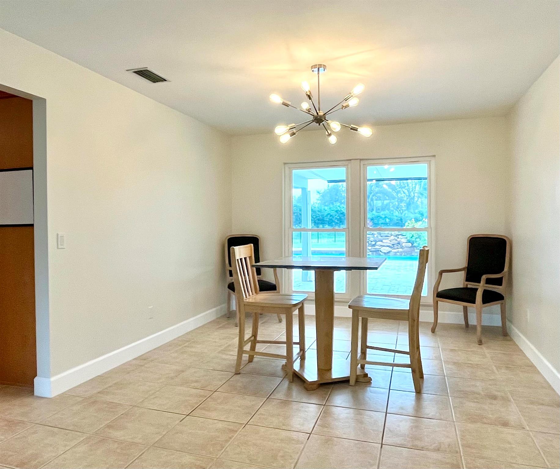 1441 W 56th Sq Square W