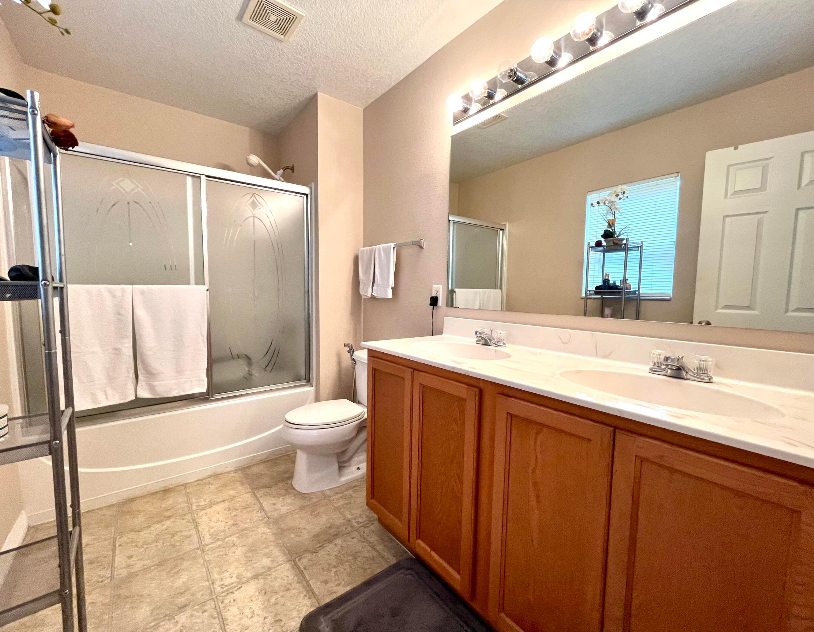 1612 W Pointe West Way W