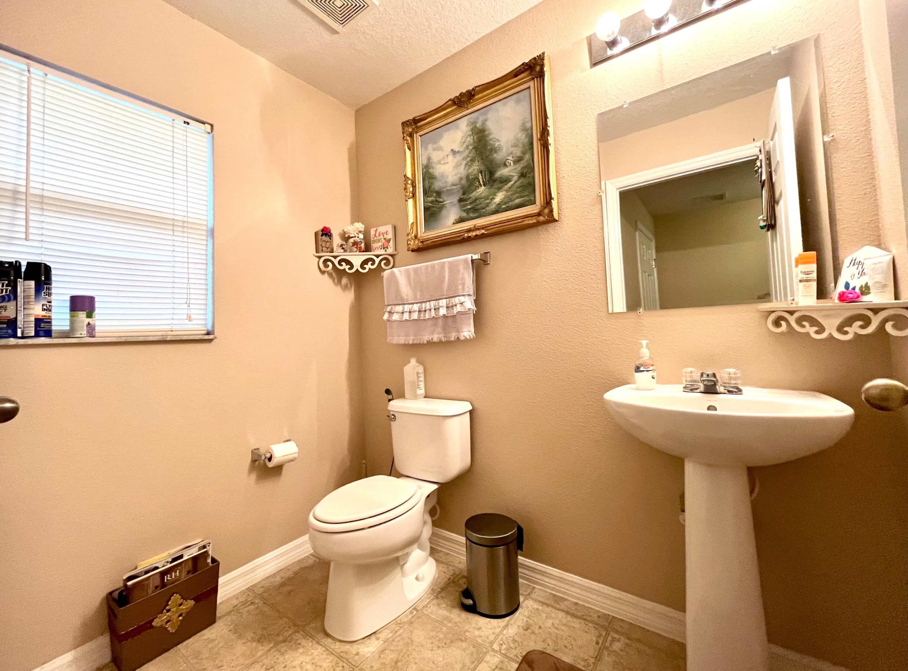 1612 W Pointe West Way W