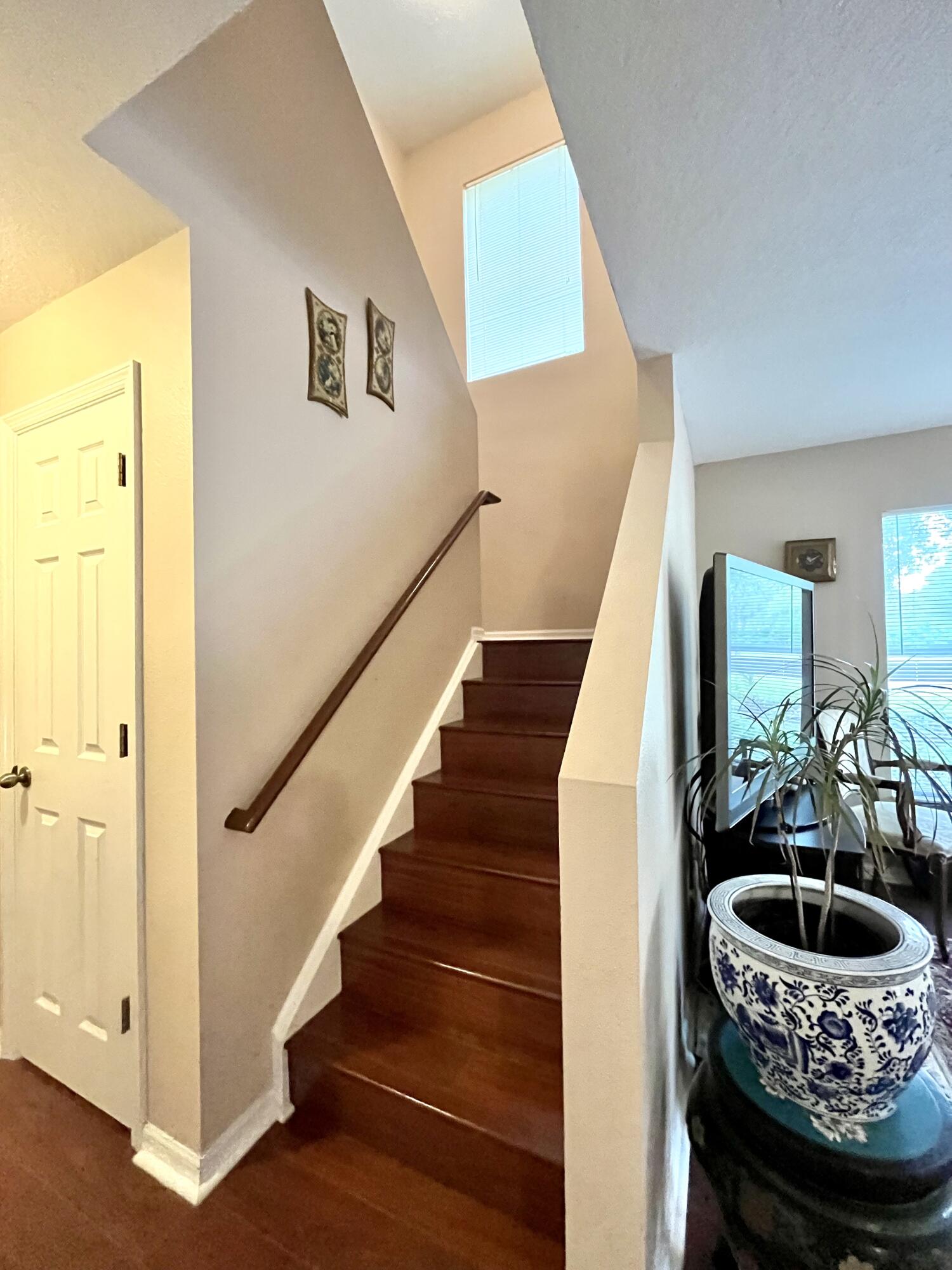 1612 W Pointe West Way W